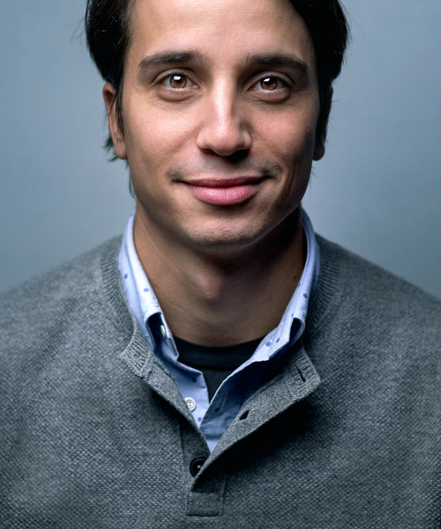 Portrait of the lead agent